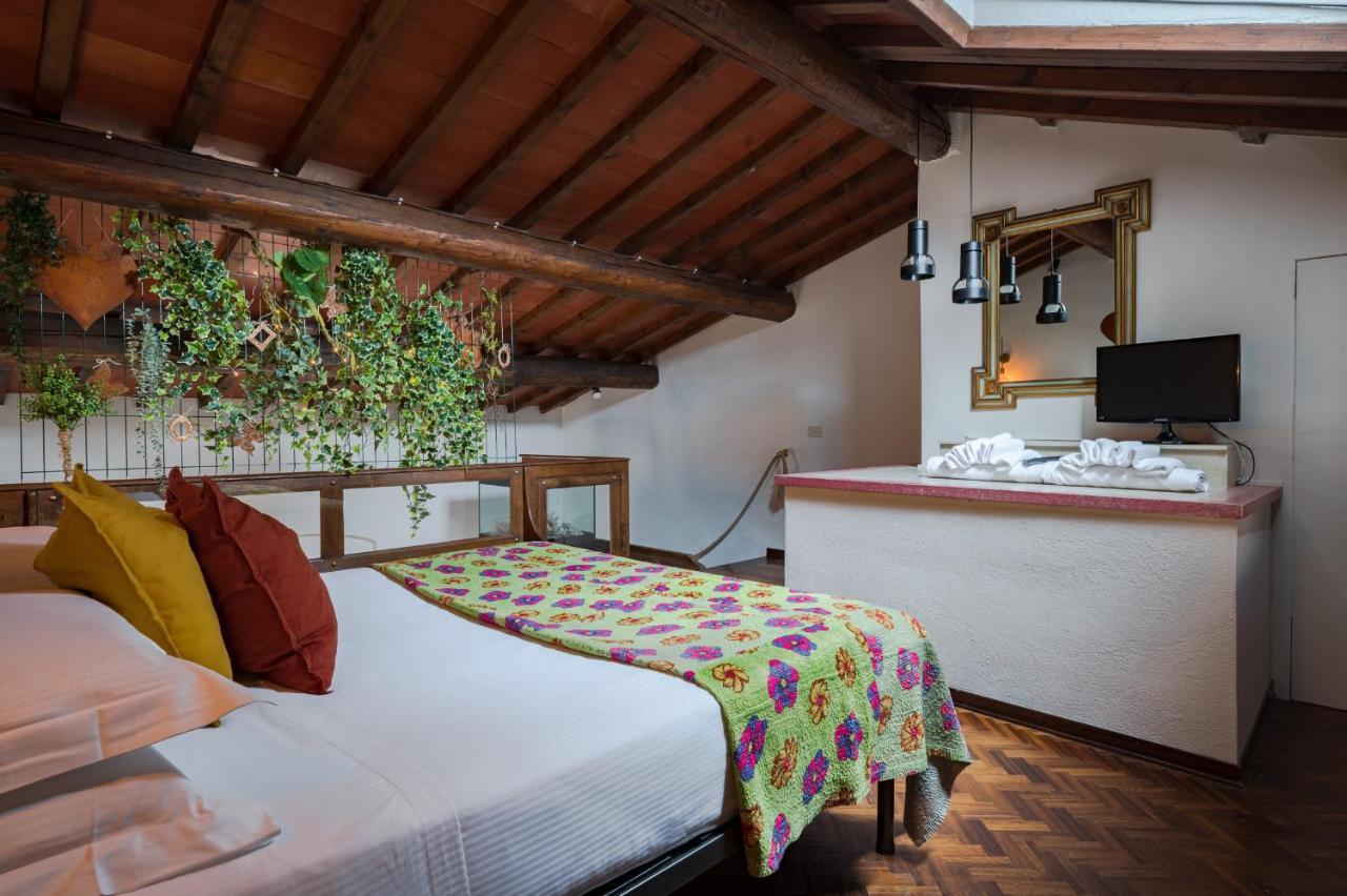 Florence Charming Apartments: Historic Attic in City Center Exterior photo